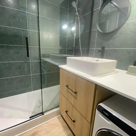 T1 Avec Terrasse Et Parking Securise - Fr-1-374-234 Appartement