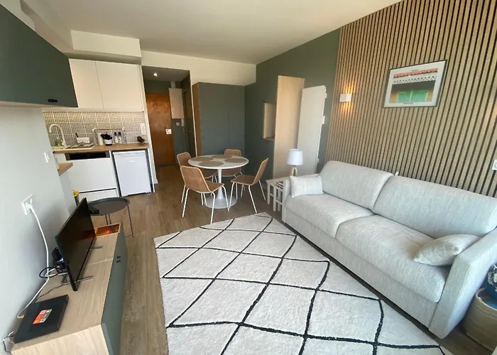 Bord De Avec Wifi Et Parking - Fr-1-374-234 דירה